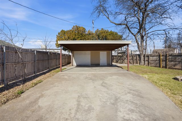 3824 Desert Ridge Drive, Fort Worth, TX 76116