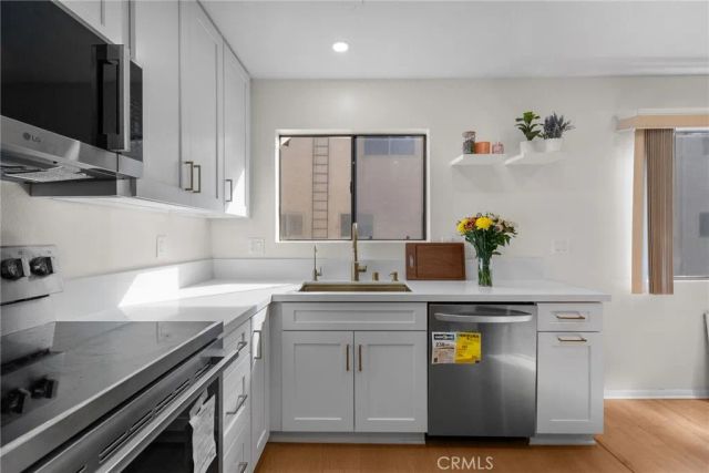 19545 Sherman Way 74, Reseda, CA 91335