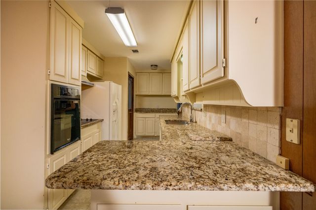 5621 AMMONS Street, Haltom City, TX 76117