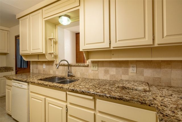 5621 AMMONS Street, Haltom City, TX 76117