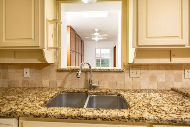 5621 AMMONS Street, Haltom City, TX 76117