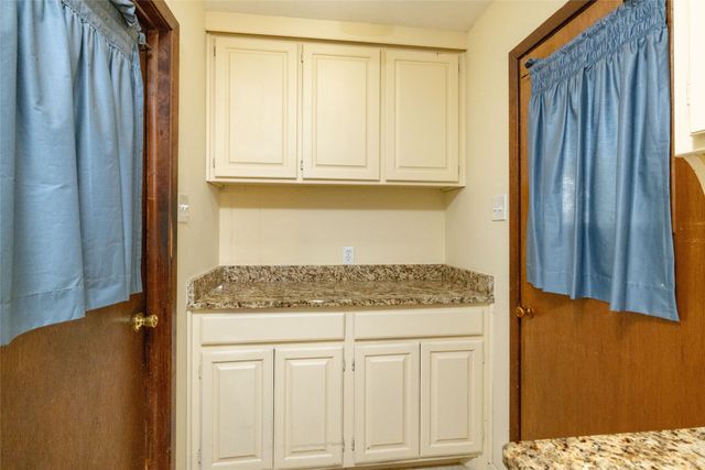 5621 AMMONS Street, Haltom City, TX 76117