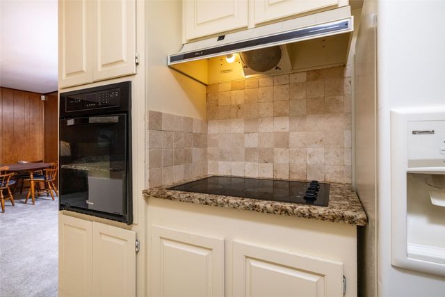 5621 AMMONS Street, Haltom City, TX 76117