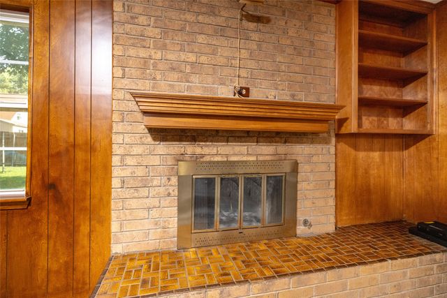 5621 AMMONS Street, Haltom City, TX 76117