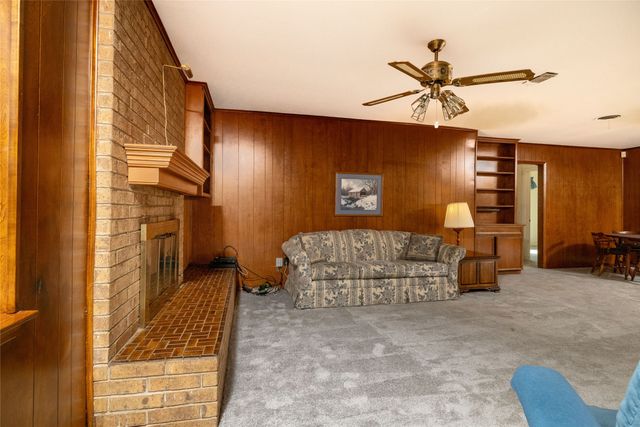 5621 AMMONS Street, Haltom City, TX 76117