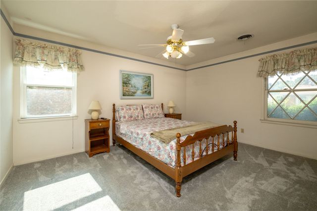 5621 AMMONS Street, Haltom City, TX 76117