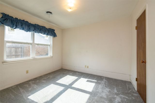 5621 AMMONS Street, Haltom City, TX 76117