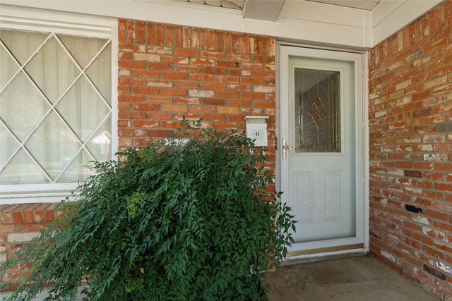 5621 AMMONS Street, Haltom City, TX 76117