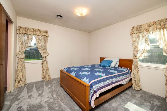 5621 AMMONS Street, Haltom City, TX 76117