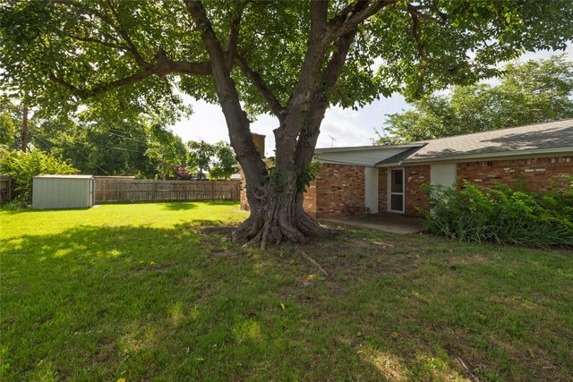 5621 AMMONS Street, Haltom City, TX 76117