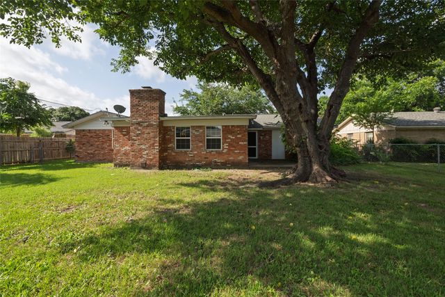 5621 AMMONS Street, Haltom City, TX 76117