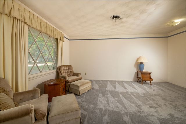 5621 AMMONS Street, Haltom City, TX 76117