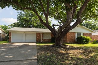 5621 AMMONS Street, Haltom City, TX 76117