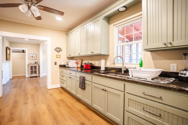 820 E Palestine, Mexia, TX 76667