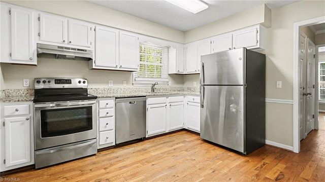 7132 Avenbury Circle, Kernersville, NC 27284