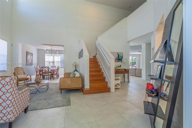 910 Sunflower Cir, Weston, FL 33327