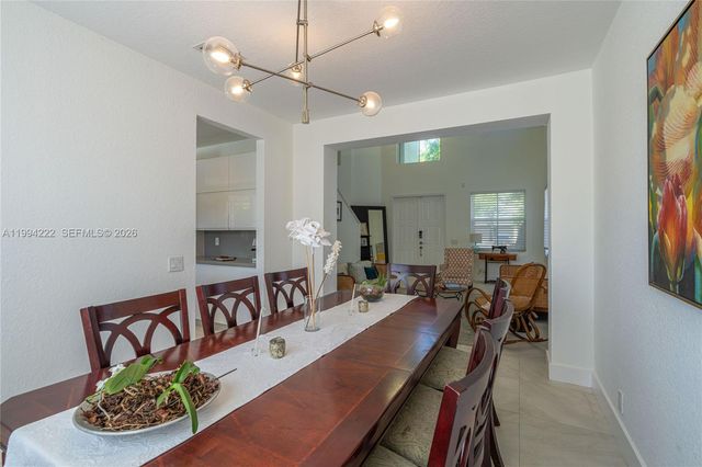 910 Sunflower Cir, Weston, FL 33327