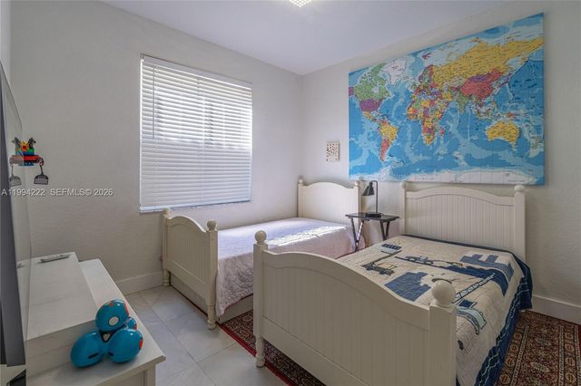 910 Sunflower Cir, Weston, FL 33327