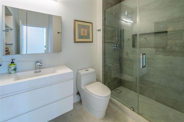 910 Sunflower Cir, Weston, FL 33327