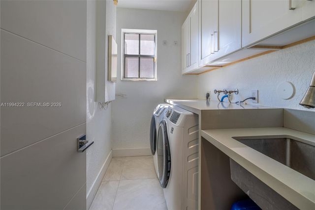 910 Sunflower Cir, Weston, FL 33327