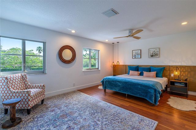 910 Sunflower Cir, Weston, FL 33327