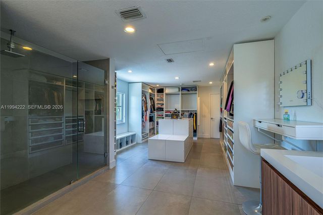 910 Sunflower Cir, Weston, FL 33327