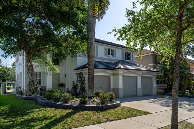 910 Sunflower Cir, Weston, FL 33327