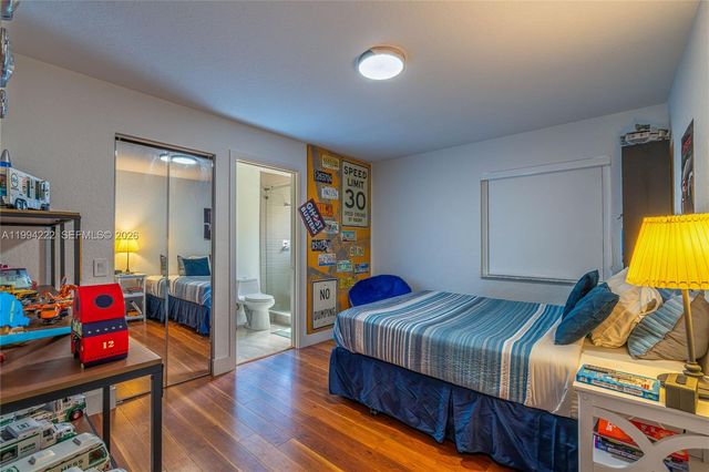 910 Sunflower Cir, Weston, FL 33327