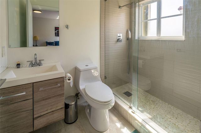 910 Sunflower Cir, Weston, FL 33327