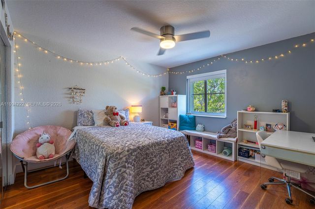 910 Sunflower Cir, Weston, FL 33327