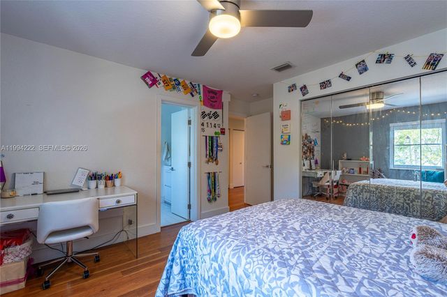 910 Sunflower Cir, Weston, FL 33327