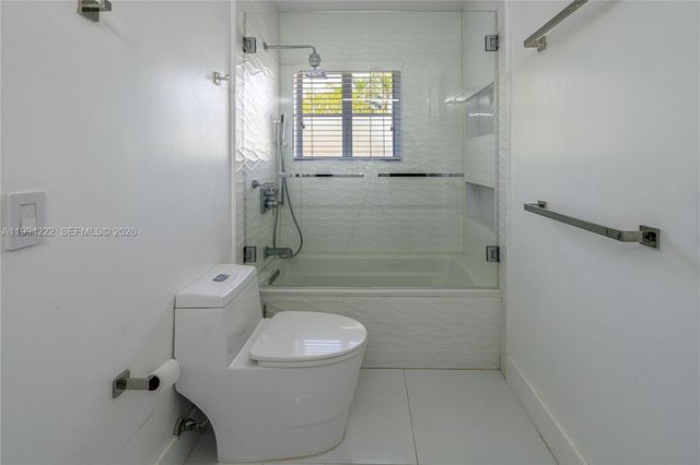 910 Sunflower Cir, Weston, FL 33327