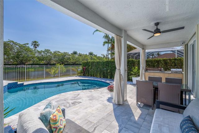 910 Sunflower Cir, Weston, FL 33327