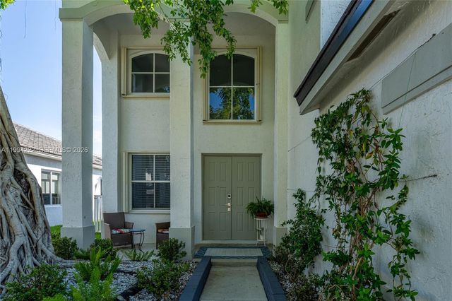 910 Sunflower Cir, Weston, FL 33327