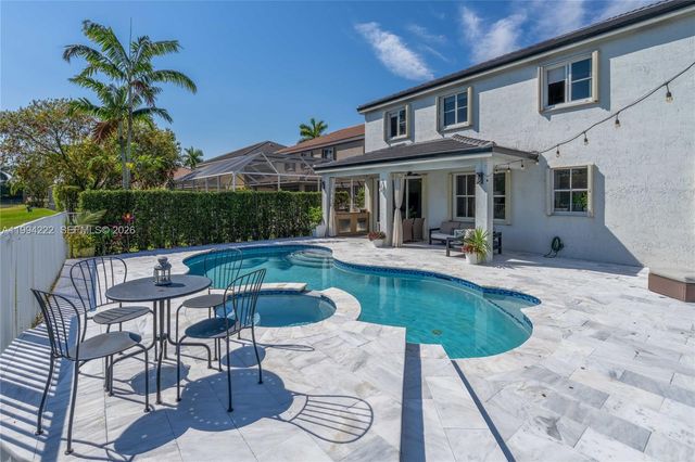 910 Sunflower Cir, Weston, FL 33327