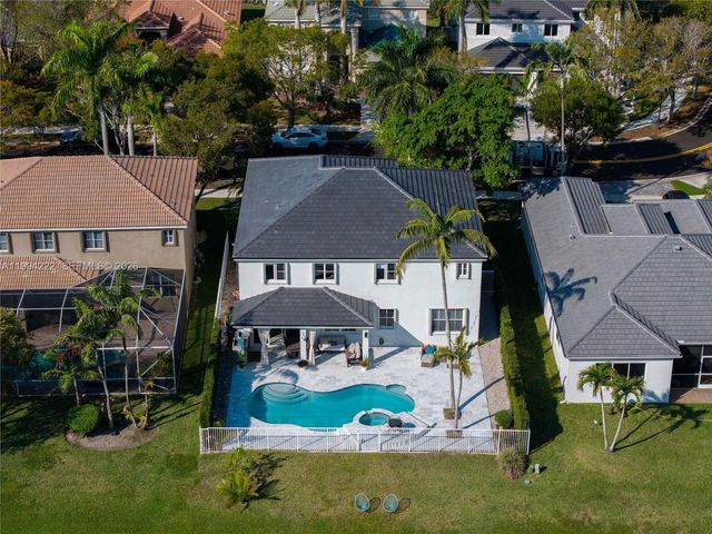 910 Sunflower Cir, Weston, FL 33327