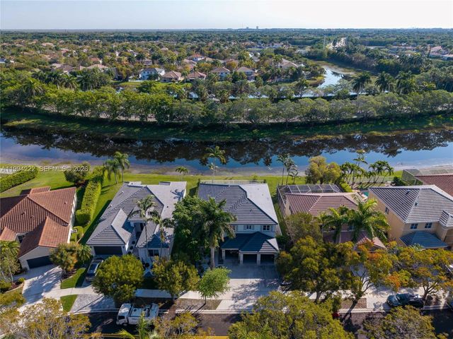 910 Sunflower Cir, Weston, FL 33327