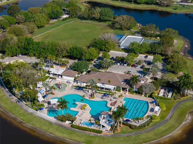 910 Sunflower Cir, Weston, FL 33327