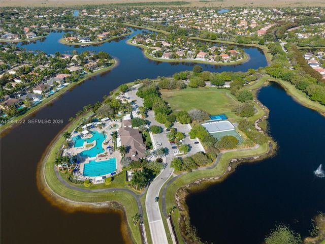 910 Sunflower Cir, Weston, FL 33327