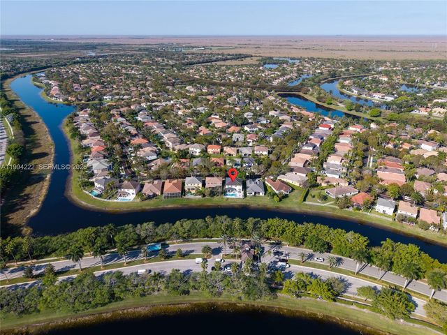 910 Sunflower Cir, Weston, FL 33327