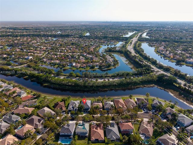 910 Sunflower Cir, Weston, FL 33327