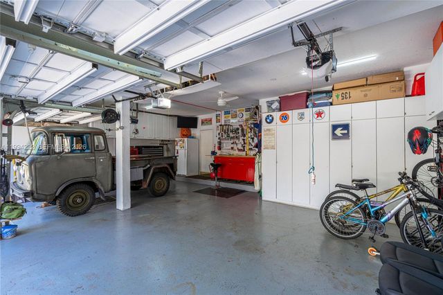 910 Sunflower Cir, Weston, FL 33327