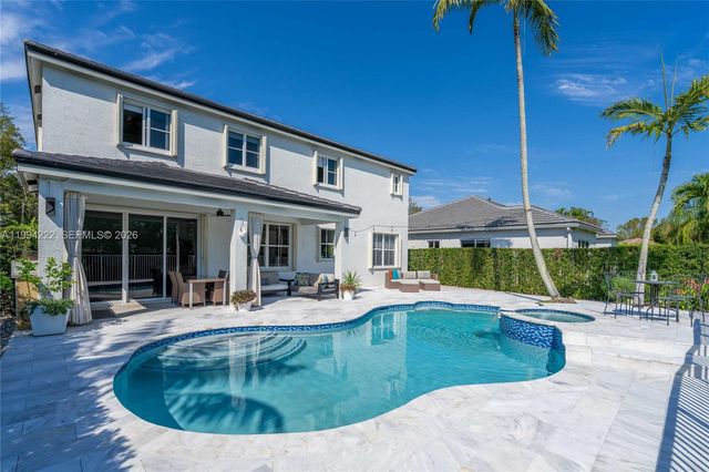 910 Sunflower Cir, Weston, FL 33327