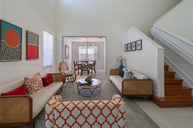 910 Sunflower Cir, Weston, FL 33327