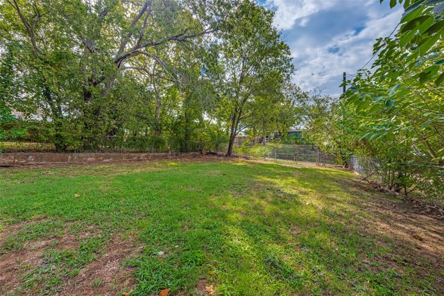1214 W Morgan Street, Denison, TX 75020