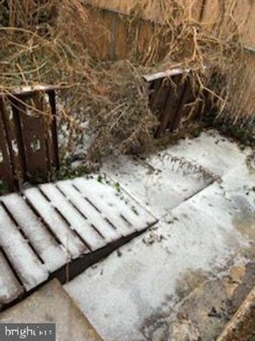 2470 EMERALD ST, Philadelphia, PA 19125