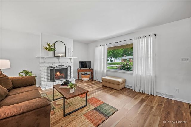 189 Evergreen Parkway, Crystal Lake, IL 60014