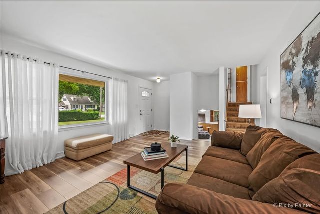189 Evergreen Parkway, Crystal Lake, IL 60014