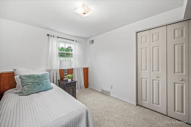189 Evergreen Parkway, Crystal Lake, IL 60014