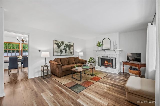189 Evergreen Parkway, Crystal Lake, IL 60014